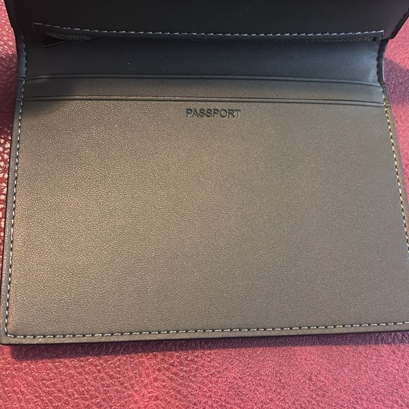 Coach Signature Camo ID Passport Holder, Camo, Unisex, NWT - Picture 3 of 5